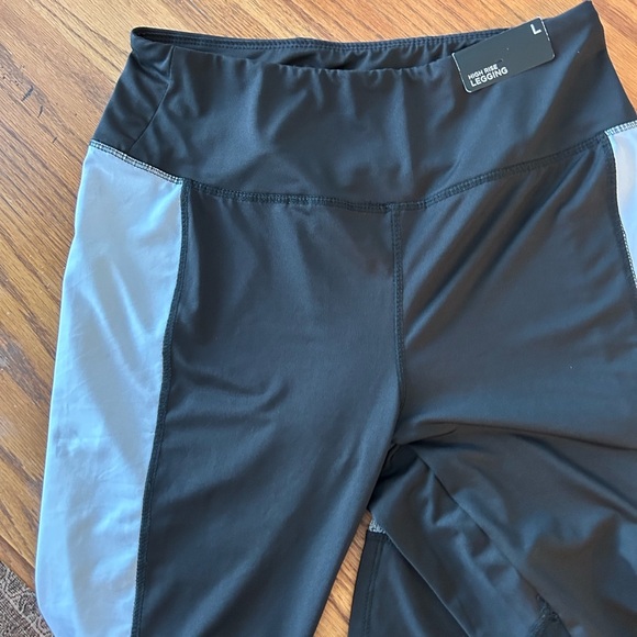 Rue 21 Women’s Leggings

Size L - Picture 4 of 5